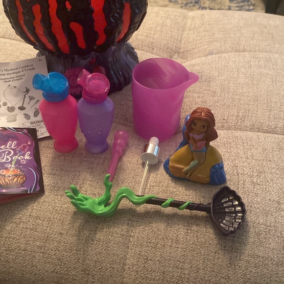 Ursula’s Mystical Cauldron - Picture 4 of 4